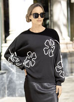 Tröja med genomarbetade blomapplikationer 