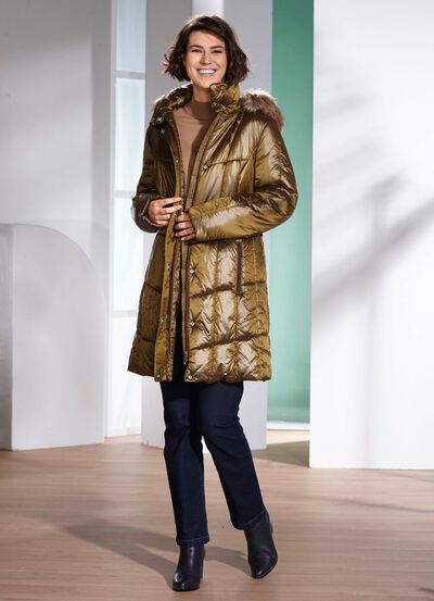 Kort kappa med elastiska vindjacke&auml;rmar 