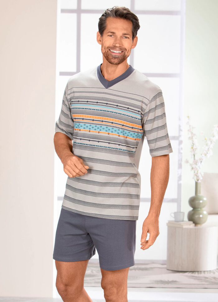 Set: Pyjamas och V-ringade shorts 