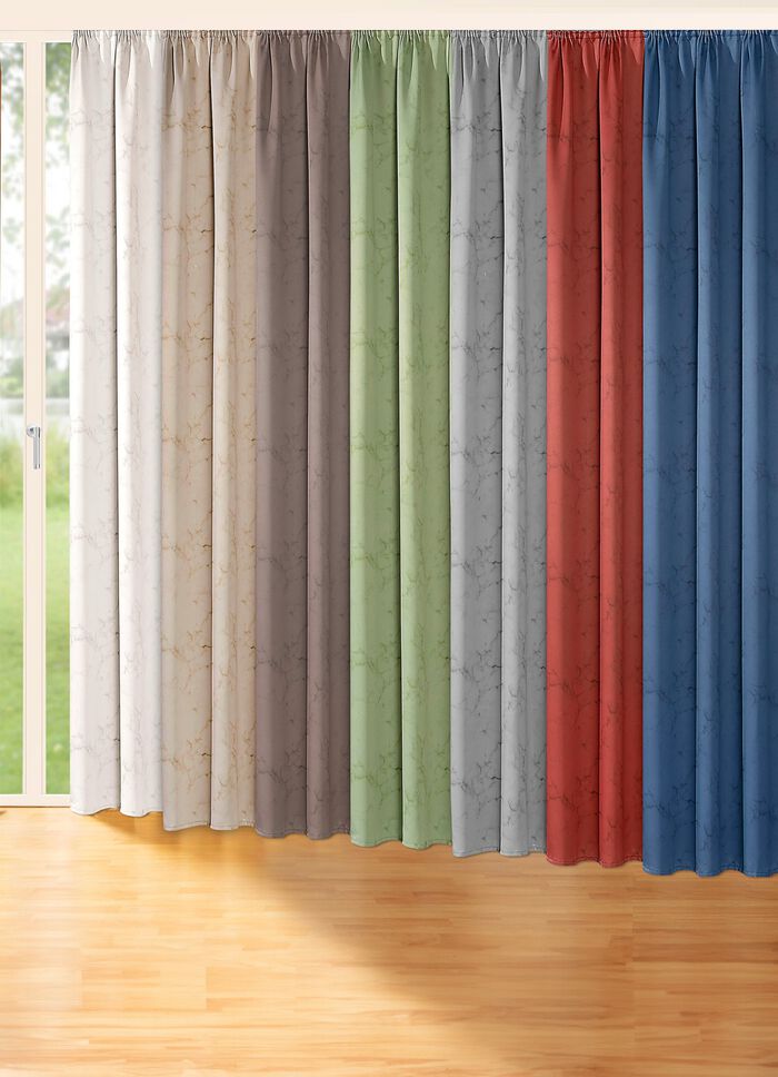 Ogenomskinlig m&ouml;rkl&auml;ggningssjal med volangband 