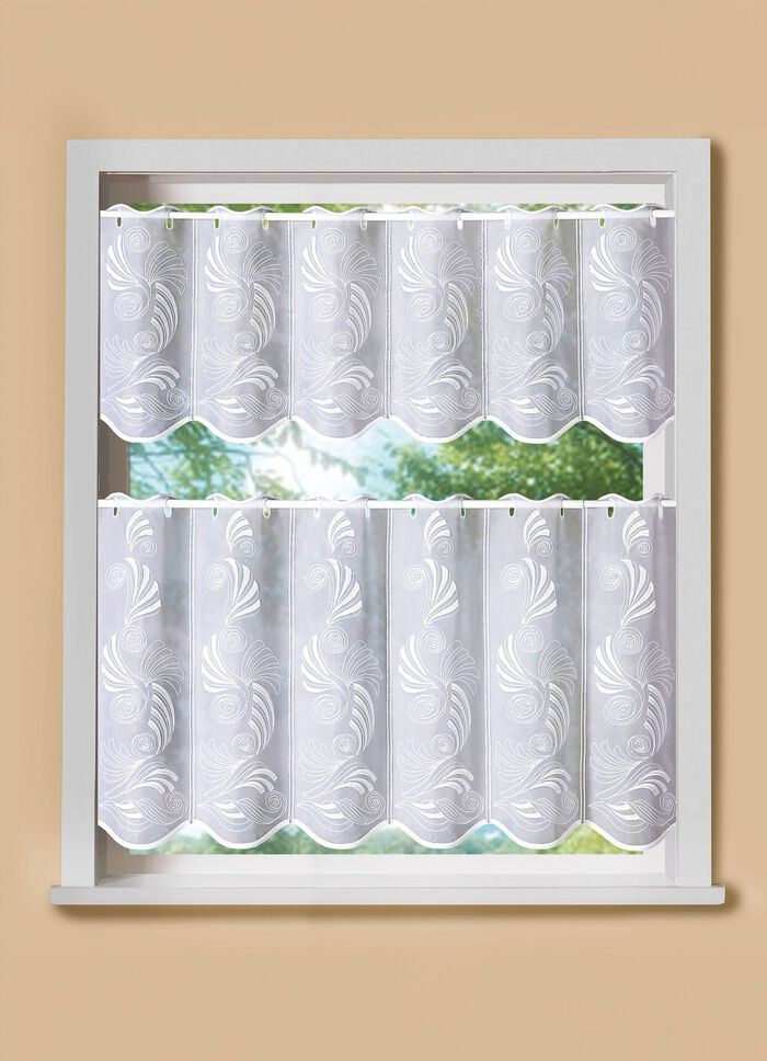 Sofistikerad kort persienn med st&aring;nggenomdragning 