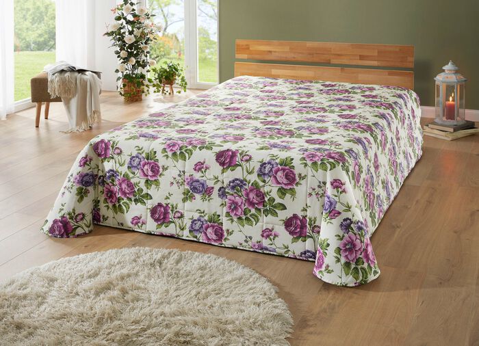 &Ouml;verkast med rutig quilt och &ouml;rngott 