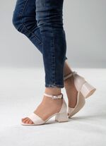 ELENA EDEN sandaler tillverkade av det b&auml;sta nappal&auml;deret ECRU