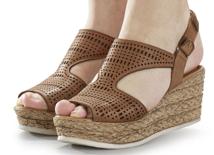 Andrea Conti sandal av nappaläder MARONE