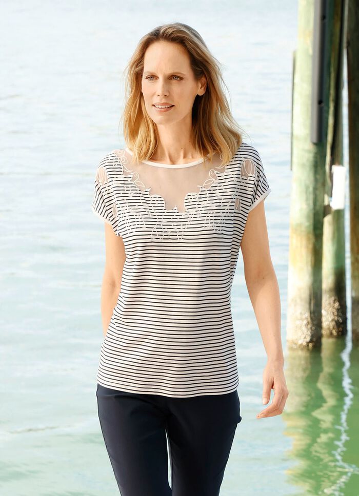 Skjorta med snygg randig design 