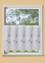 Fint broderad liten f&ouml;nsterrullgardin 