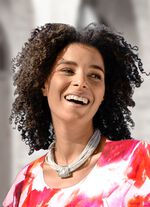 Textilhalsband med kristallstensh&auml;nge 