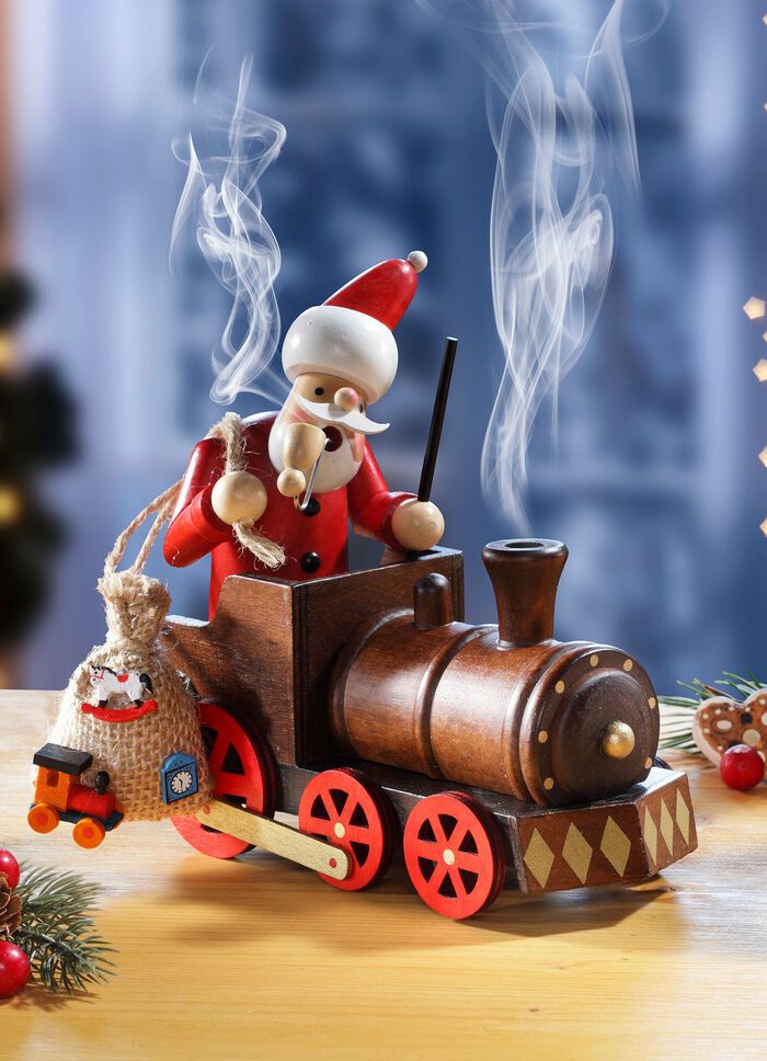 Tr&auml;figur av jultomten som r&ouml;ker 