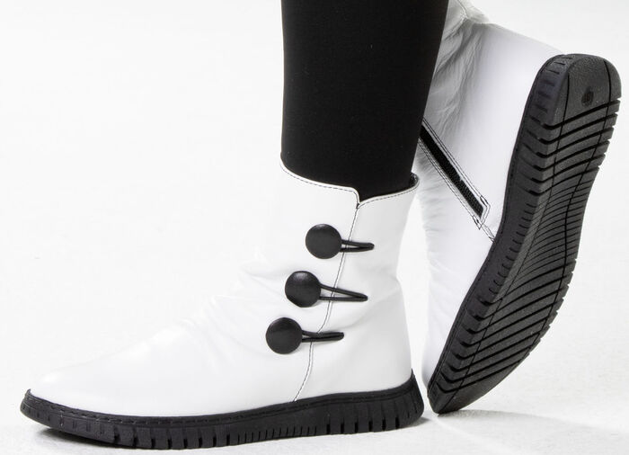 Gemini ankelboots med volanger och dekorativa knappar VIT