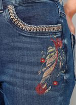 Jeans med vackra broderier i etnostil 