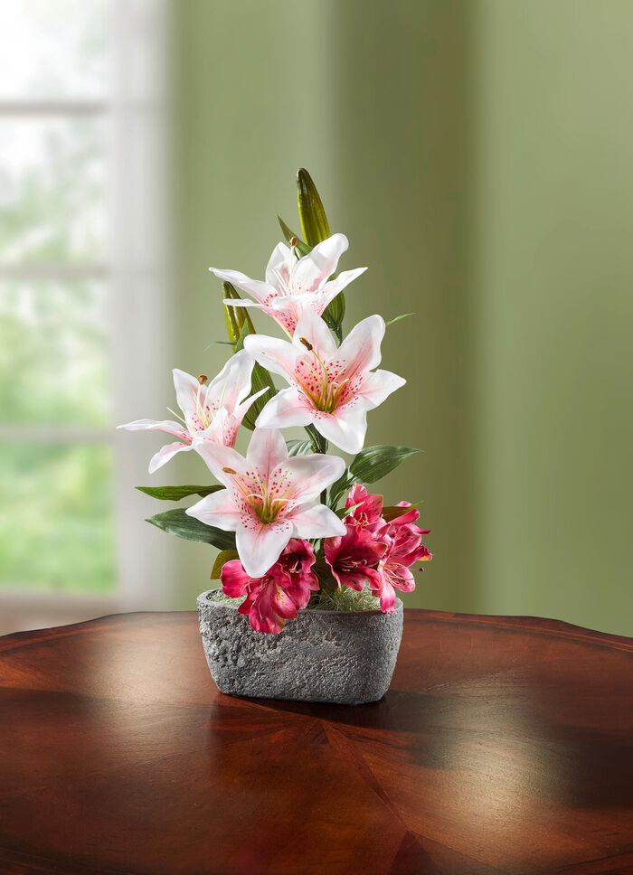 Liljarrangemang i kruka 