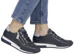 Remonte-sneakers med snörning och skimrande silverfärgad kontrastkant, 