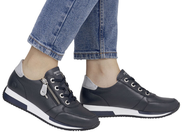 Remonte-sneakers med snörning och skimrande silverfärgad kontrastkant, 