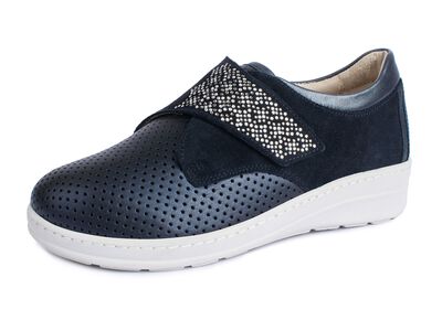 Bekv&auml;m sko med kardborreband och elegant strassdekoration 