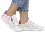 Remonte sneakers gjorda av bestruket, djärvt tryckt läder, 