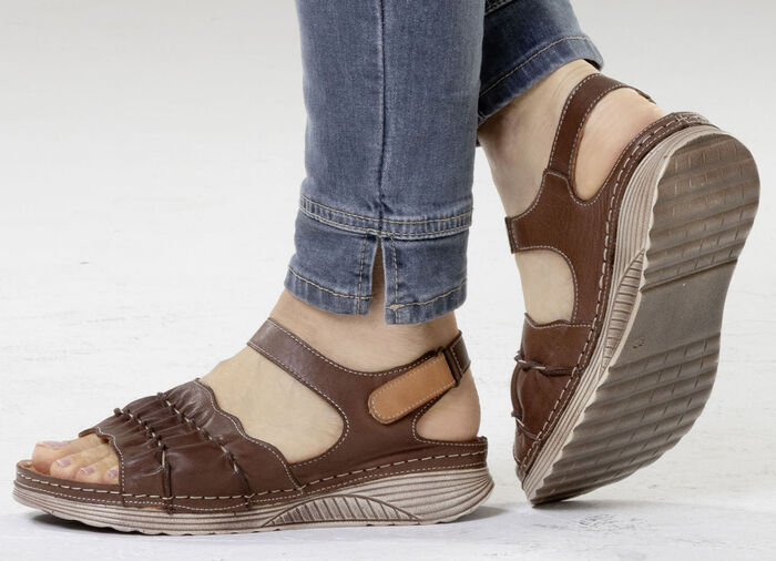 Gemini, lätta damsandaler, bredd G, tillverkade av läder BRAUN