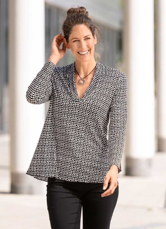 Skjorta i l&auml;tt utsv&auml;ngd form i 2 f&auml;rger 