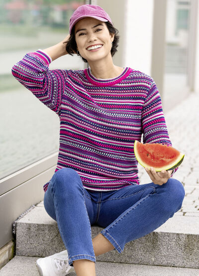 Tröja med en blandning av mönster i randig design 