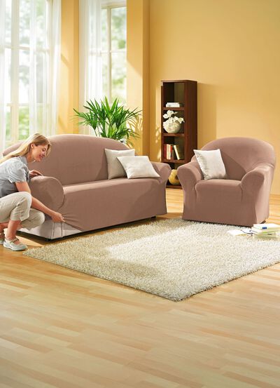 Skyddande stretch&ouml;verdrag f&ouml;r f&aring;t&ouml;ljer och soffor 