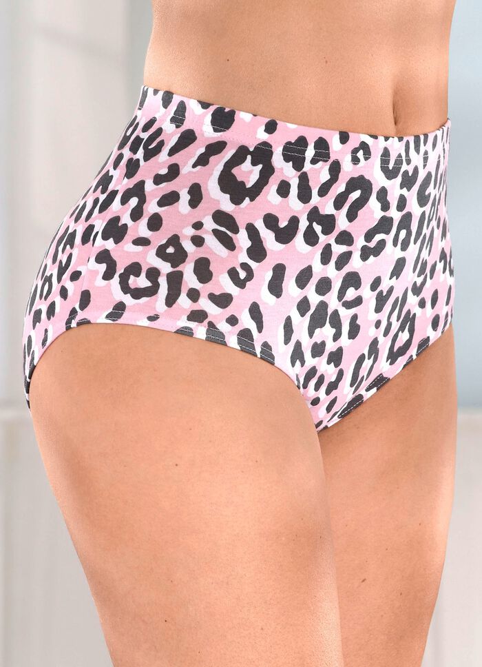 Paket med fyra trosor med en ganska rovaktig design 