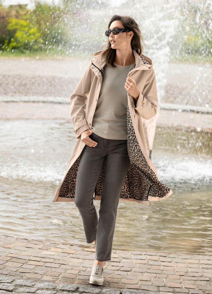 L&auml;tt A-linjeformad kappa 