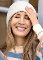 Modern damhatt med uppvik 