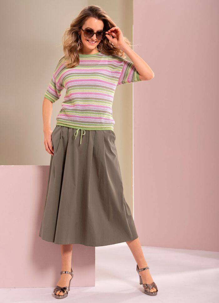 Tr&ouml;ja i snyggt randigt m&ouml;nster 