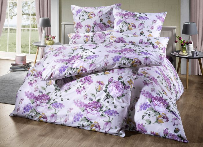 S&auml;ngkl&auml;desset med rosmotiv 