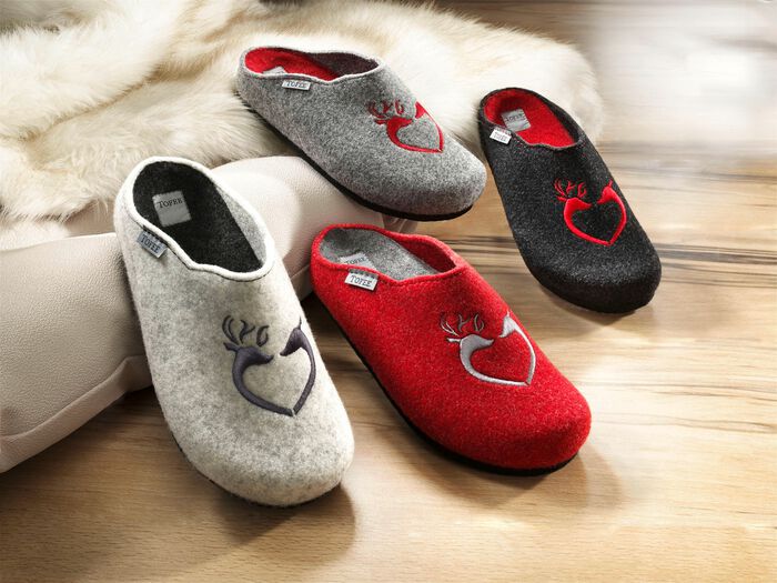 Tofflor med renbroderi 