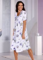 Nattlinne, kn&auml;l&aring;ngt med fint tryck och sofistikerade veck 