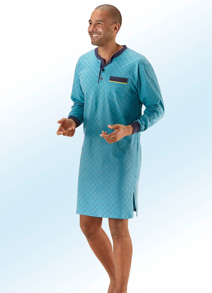 Nattlinne med knappsl&aring;, p&aring;sydd br&ouml;stficka, manschetter 