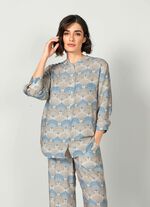 L&aring;ng blus med harmoniskt tryck 