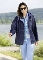 Funktionell jacka med avtagbar huva 