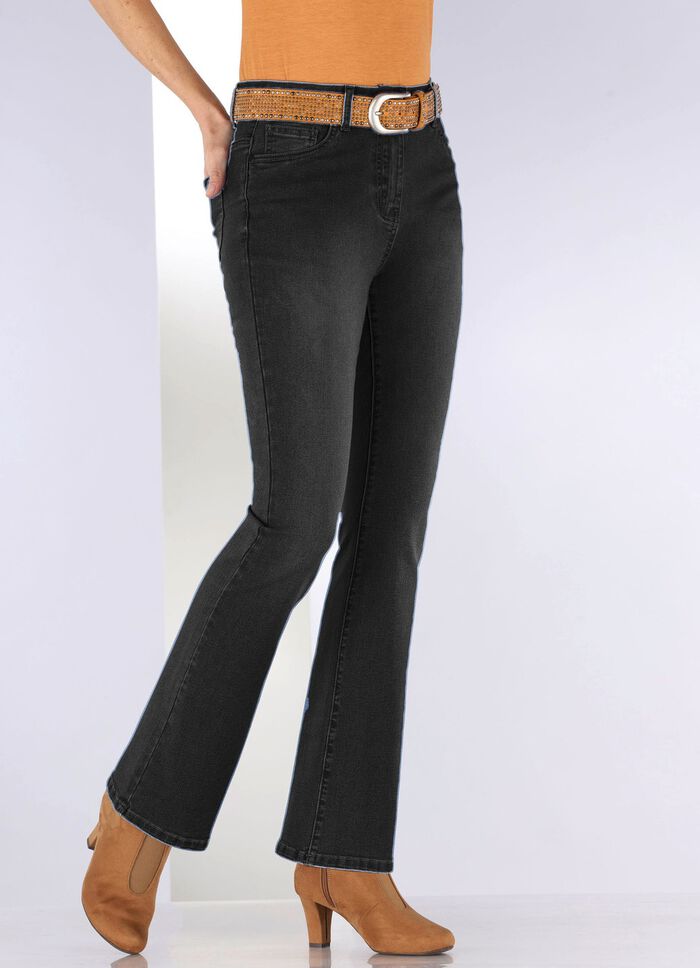 Jeans med l&auml;tt utsv&auml;ngda ben 