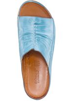 Slip-in-skor fr&aring;n Gemini med res&aring;rinf&auml;llningar i sidorna LJUSBL&Aring;