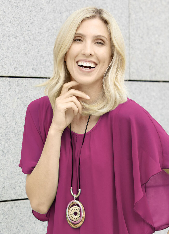 Underbart halsband tillverkat av en intressant blandning av material, 