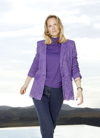 Blazer med blommig spetskant 