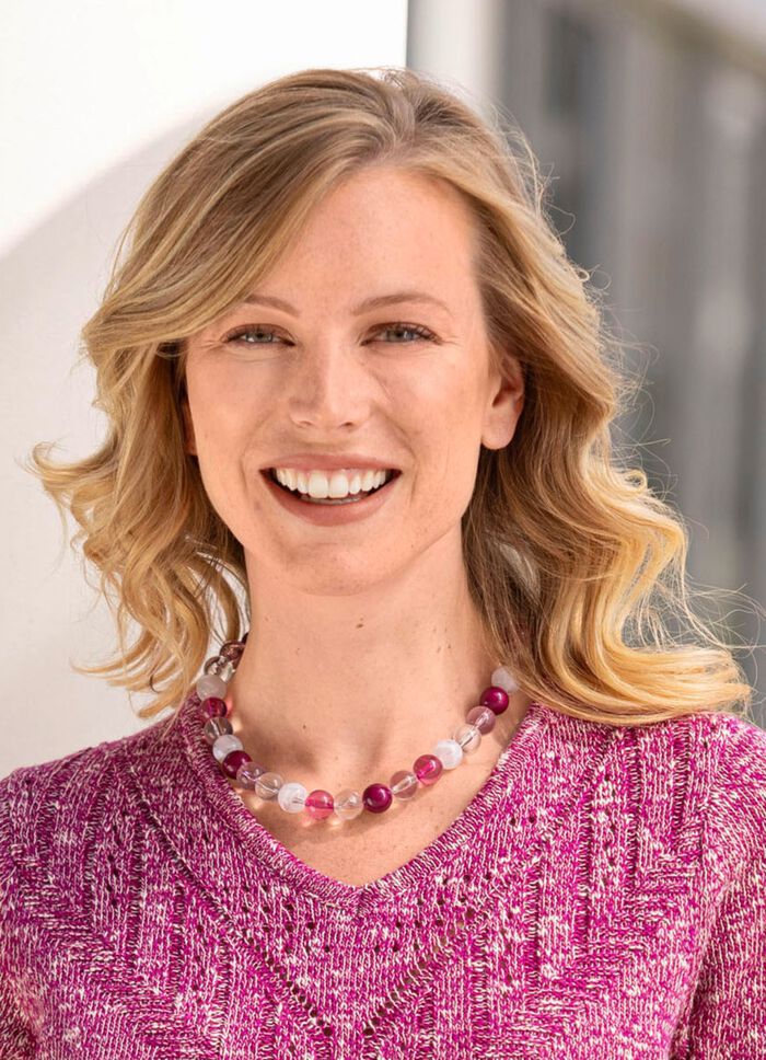 Halsband med dekorativa p&auml;rlor 