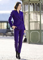 Byxdress i trendig aubergine 