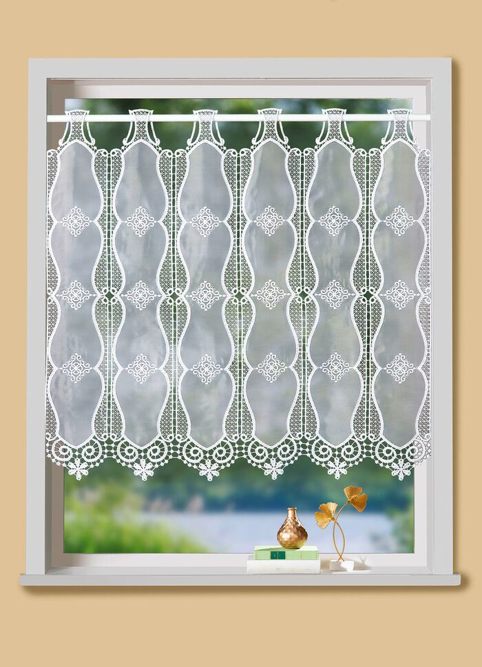 Liten persienn med makram&eacute;finish 