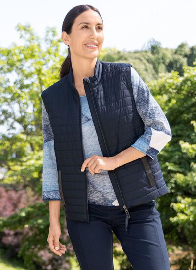 Quiltad v&auml;st med l&auml;tt vaddering 