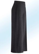 Byxor i moderiktig kort l&auml;ngd 