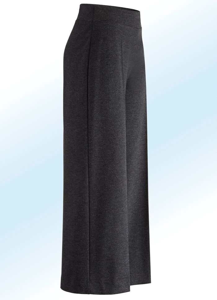 Byxor i moderiktig kort l&auml;ngd 