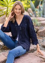 Kofta med en i&ouml;gonfallande virkad look 