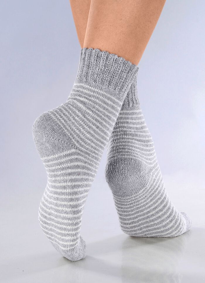 Paket med fem strumpor med en mysig frott&eacute; inuti 