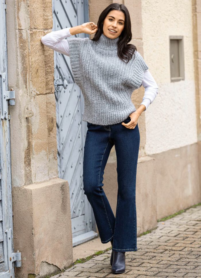 Jeans med l&auml;tt utsv&auml;ngda ben 