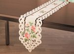 Bord- och rumsdekoration med rosdesign 