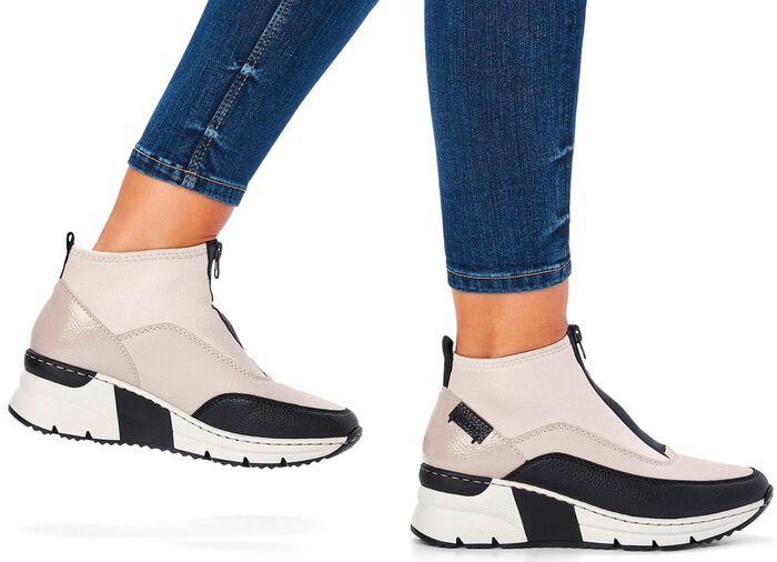 Rieker, snygga damst&ouml;vlar, vidd G, med dragkedja ECRU-SVART