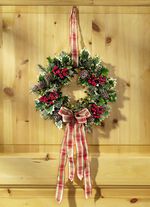 V&auml;ggkrans med gran och Ilex grenar 