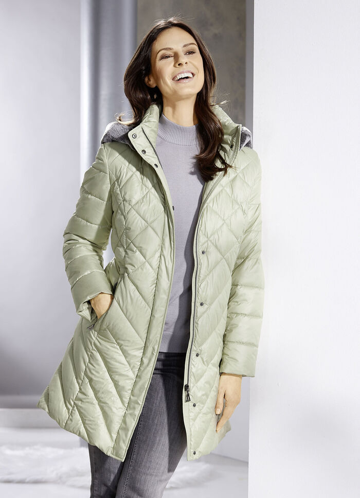 Kort dunjacka med avtagbar huva VASSGRÖN